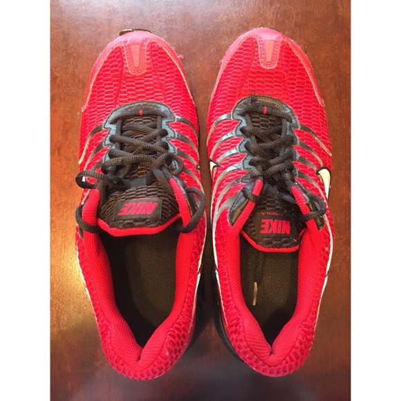 Nike AirMax Running Shoe - Picture 2 of 6